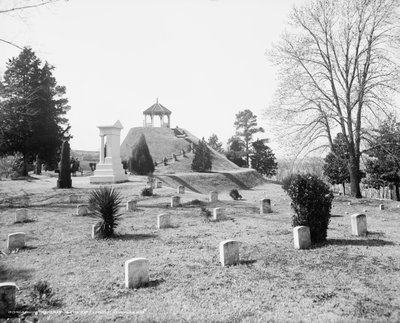 Tumulo indiano, Cimitero Militare Nazionale, Vicksburg, Mississippi, c.1906 da Detroit Publishing Co.
